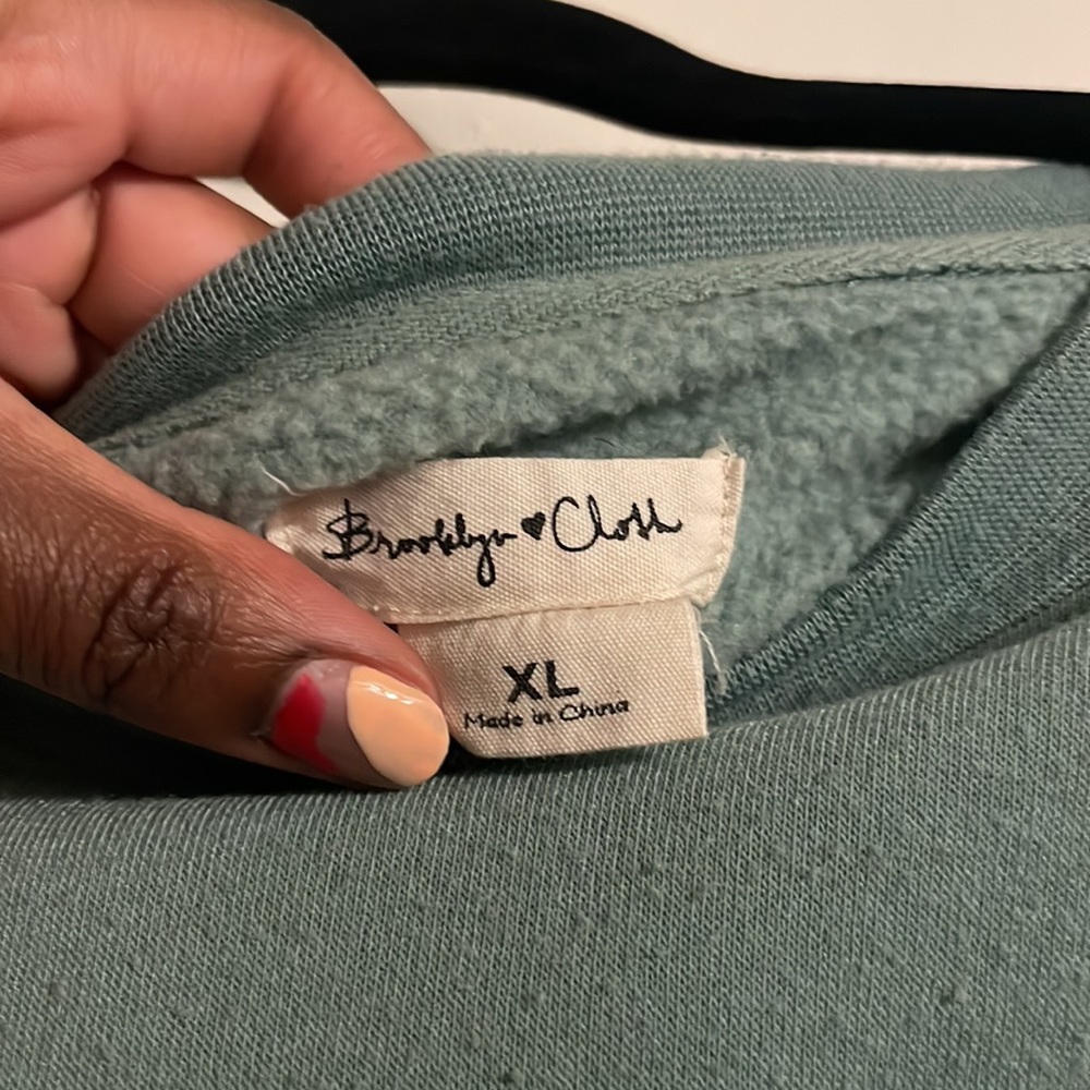 Crewneck - Picture 4 of 4